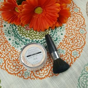 Mary Kay ivory 0.5 mineral powder foundation